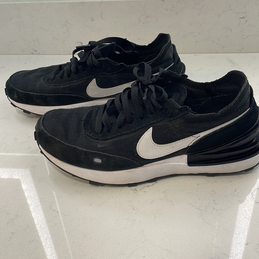 Nike women’s tennis shoes